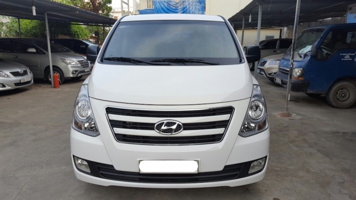 Toyota starex white